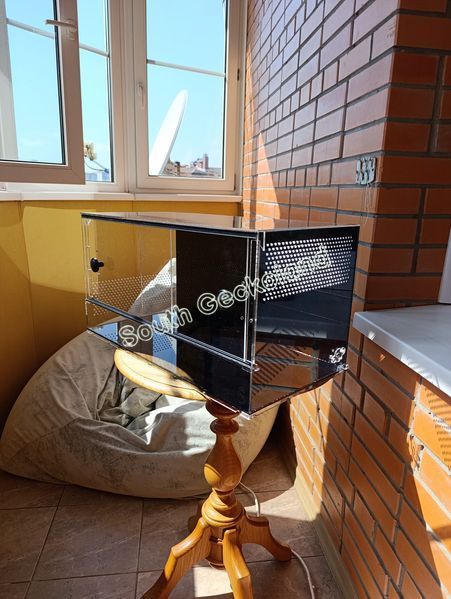 Тераріум з оргскла 60*30*30см з чорним дном та фоном акриловий з проточною вентиляцією для геконів і змій з чорним фоном 1600L-ZP-030 фото